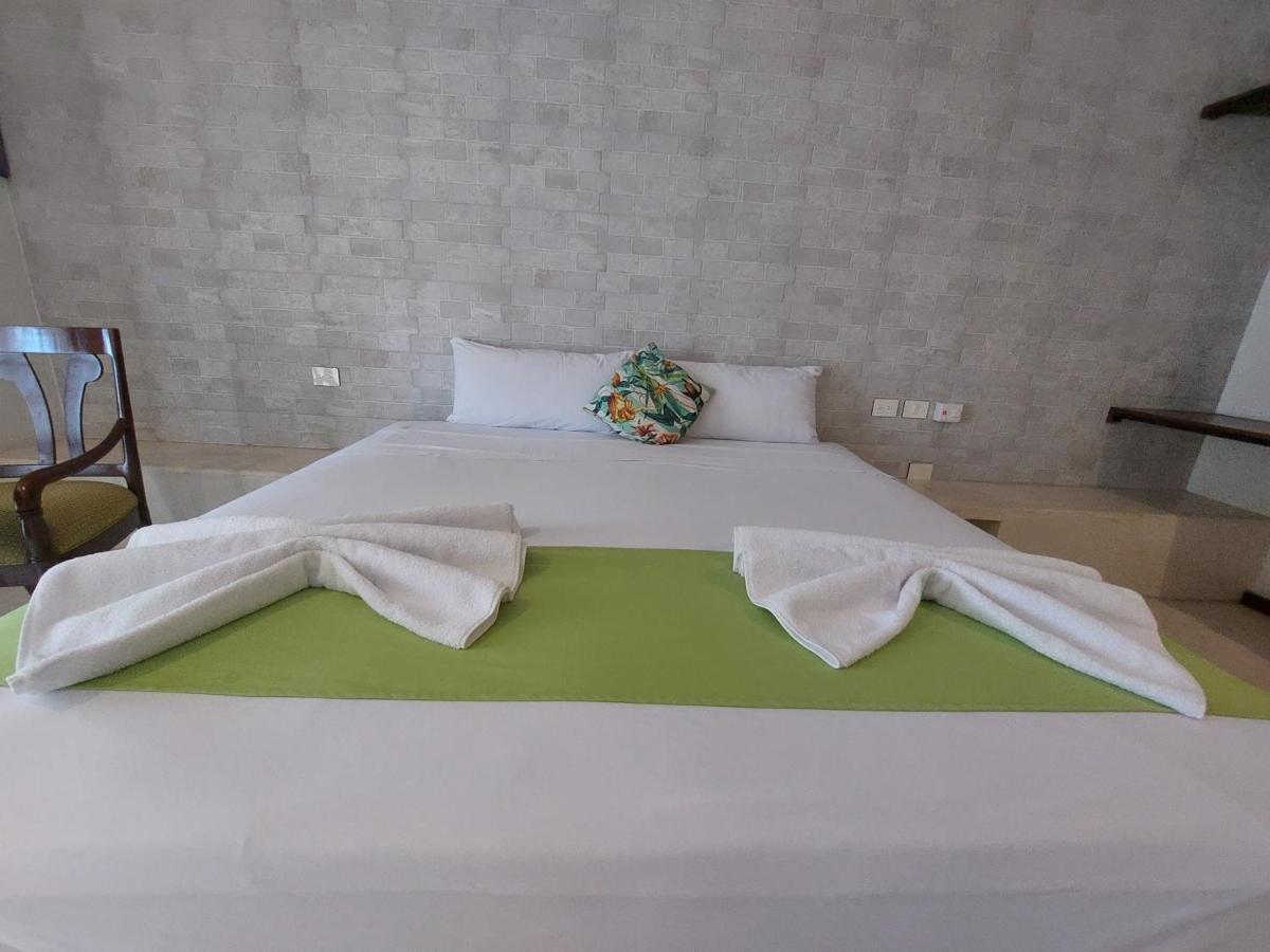 Hotel Mayari Holbox Exterior photo A bed with a duvet cover
