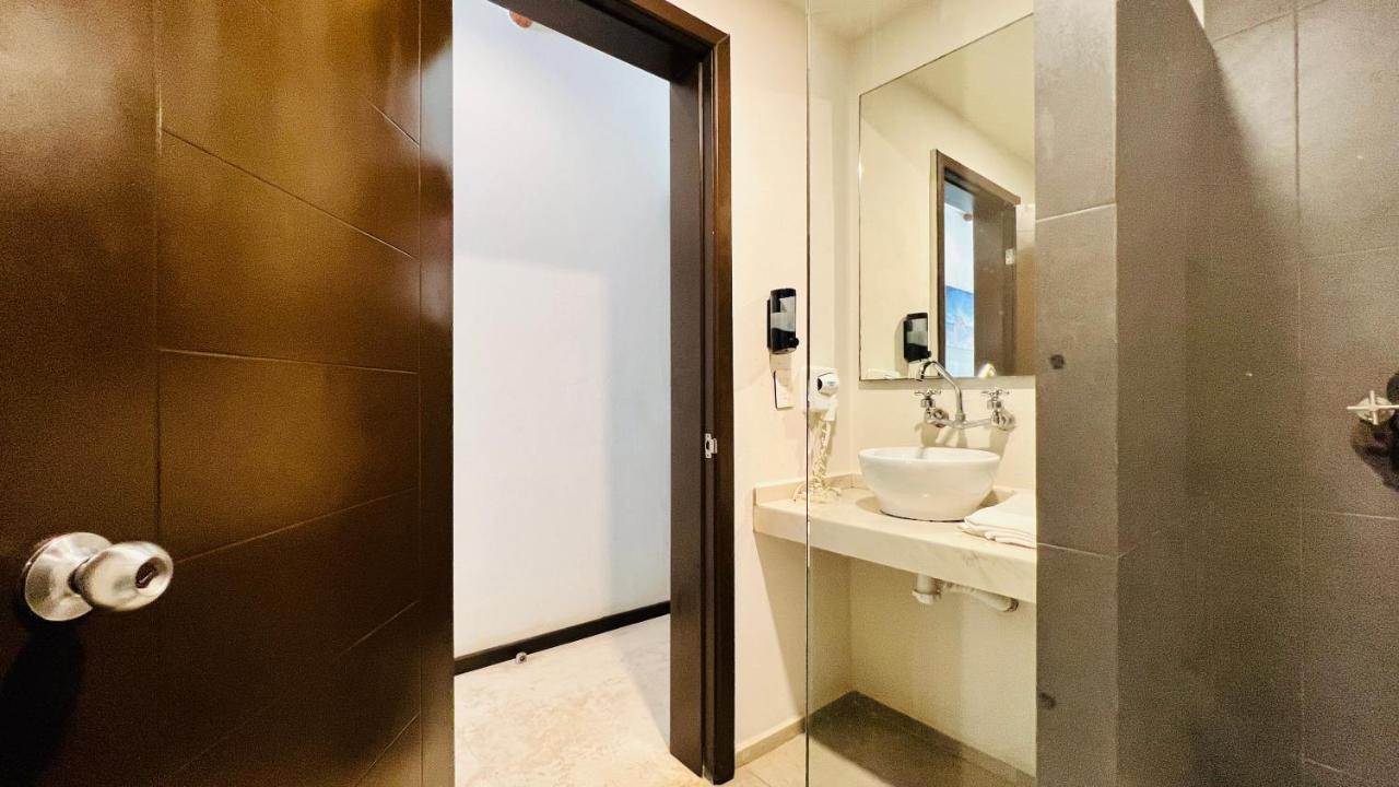 Hotel Mayari Holbox Exterior photo Bathroom of a hotel room