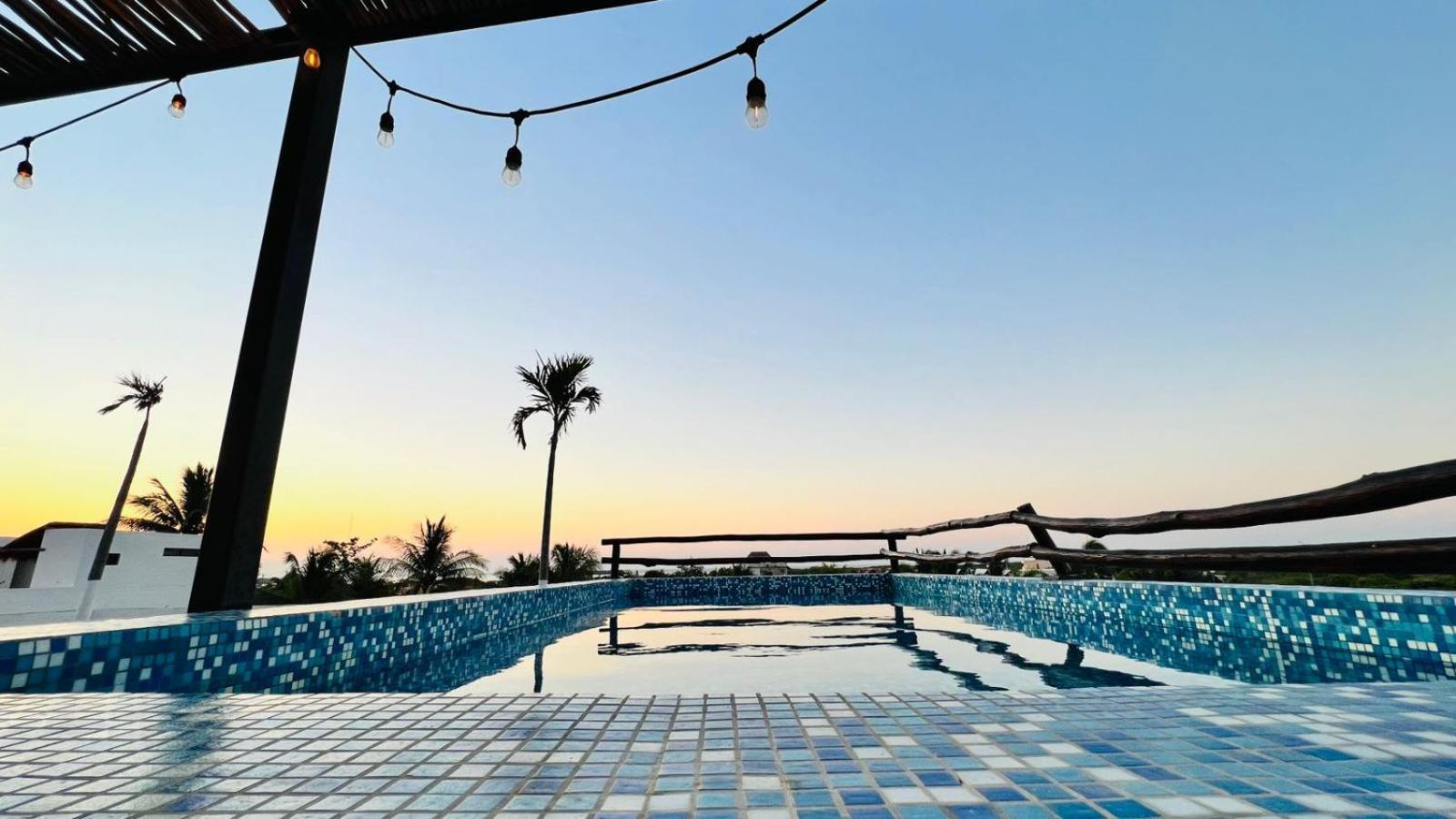 Hotel Mayari Holbox Exterior photo Rooftop pool at the hotel